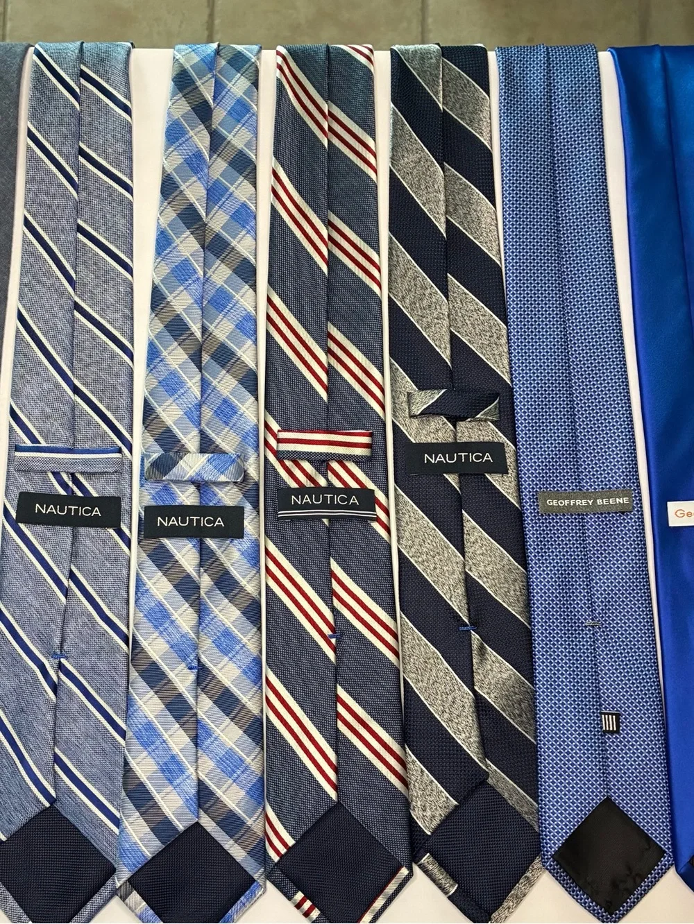 Lot of 26 Mens Designer Neckties in Very Excelant Condition. Polyester NO Junk